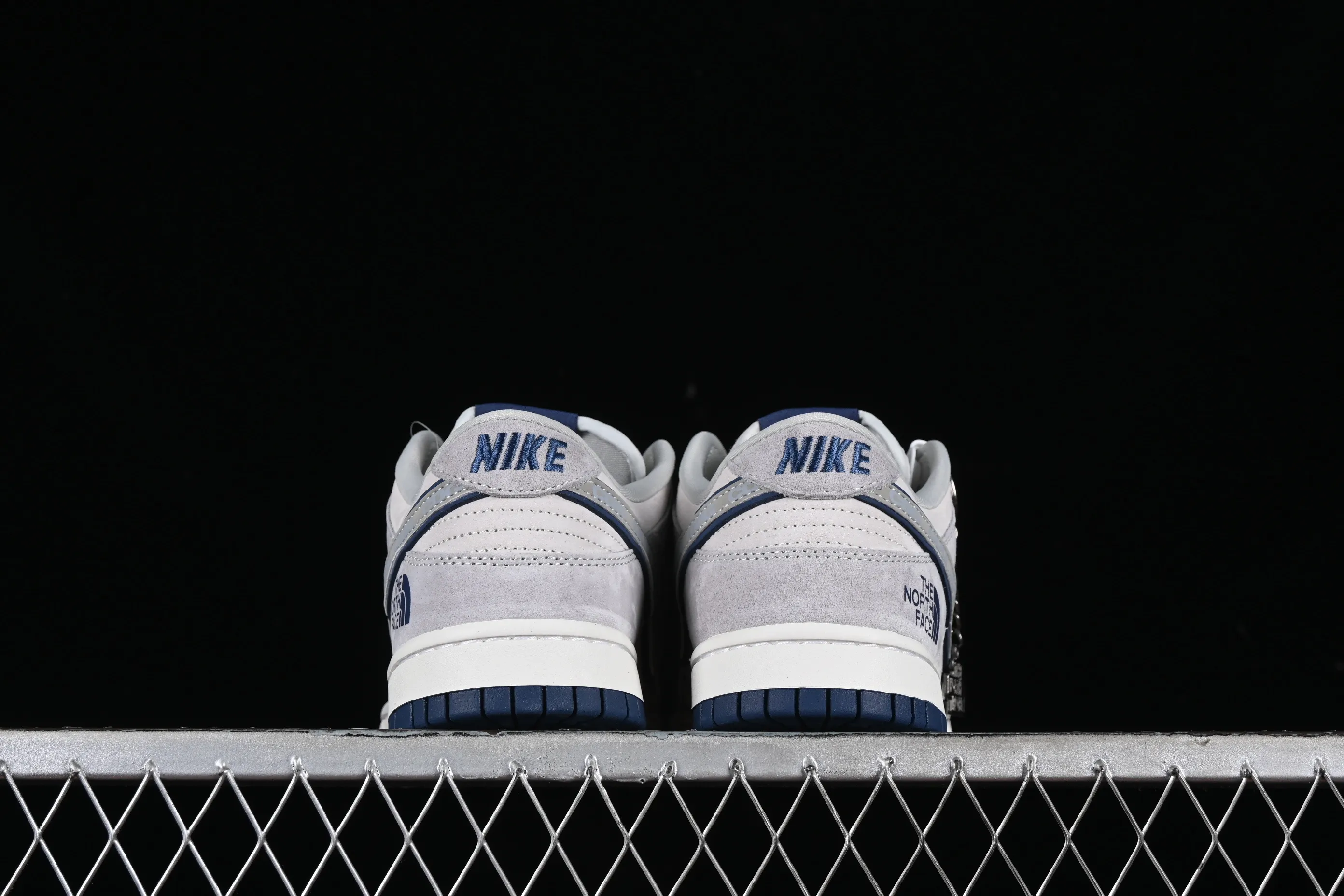 All Categories Nk SB Dunk Series Nk SB Dunk Low Low-top sneakers F version Nk Dunk Low North CDG joint-green Three-party joint SB low-top casual sneakers FC1688-179